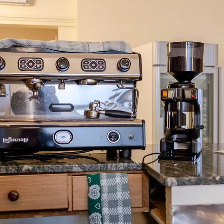 Posta - Comfortable In מלון ונטימיגליה