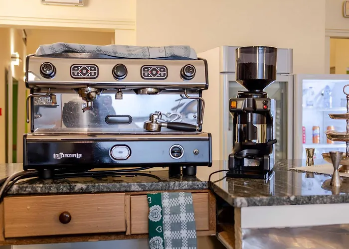 Posta - Comfortable In מלון ונטימיגליה